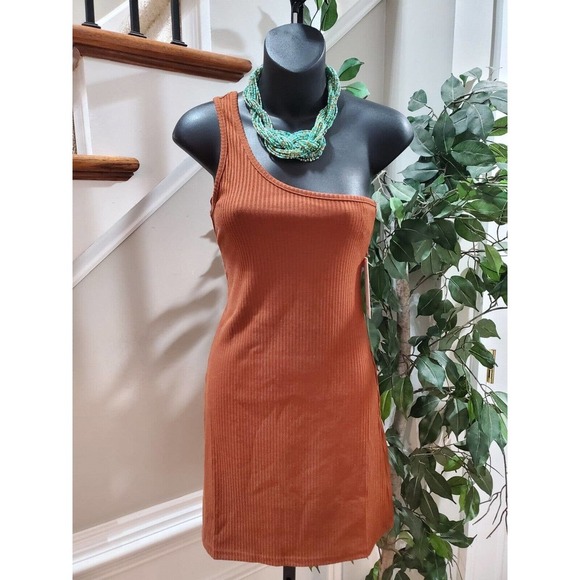 Aura NWT Brown Rust Rayon One Shoulder Off Sleeveless Ribbed Dress Size Small - Picture 1 of 12
